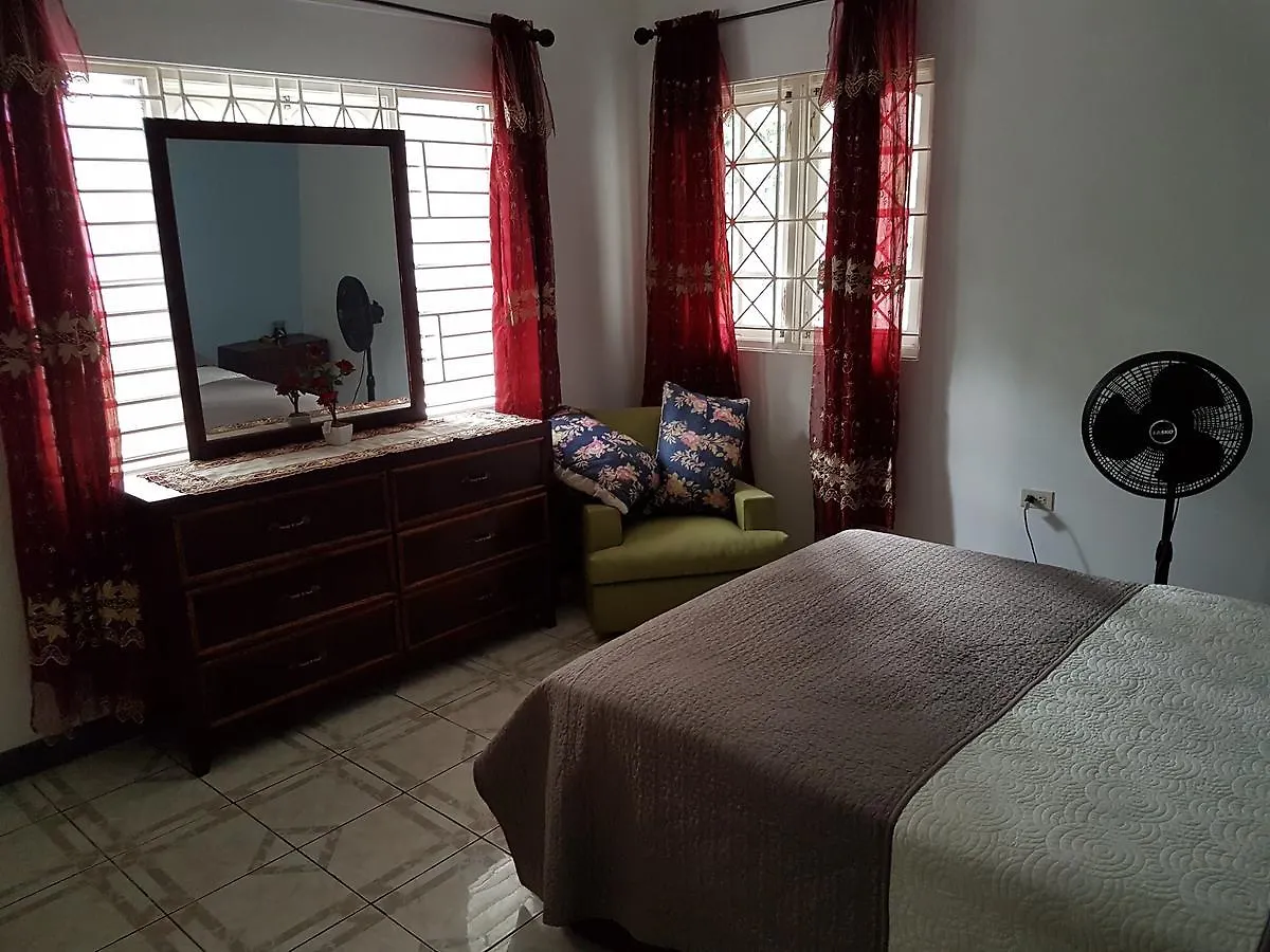 Jus4U-1 The Home Away From Home Villa 0*, Ocho Rios